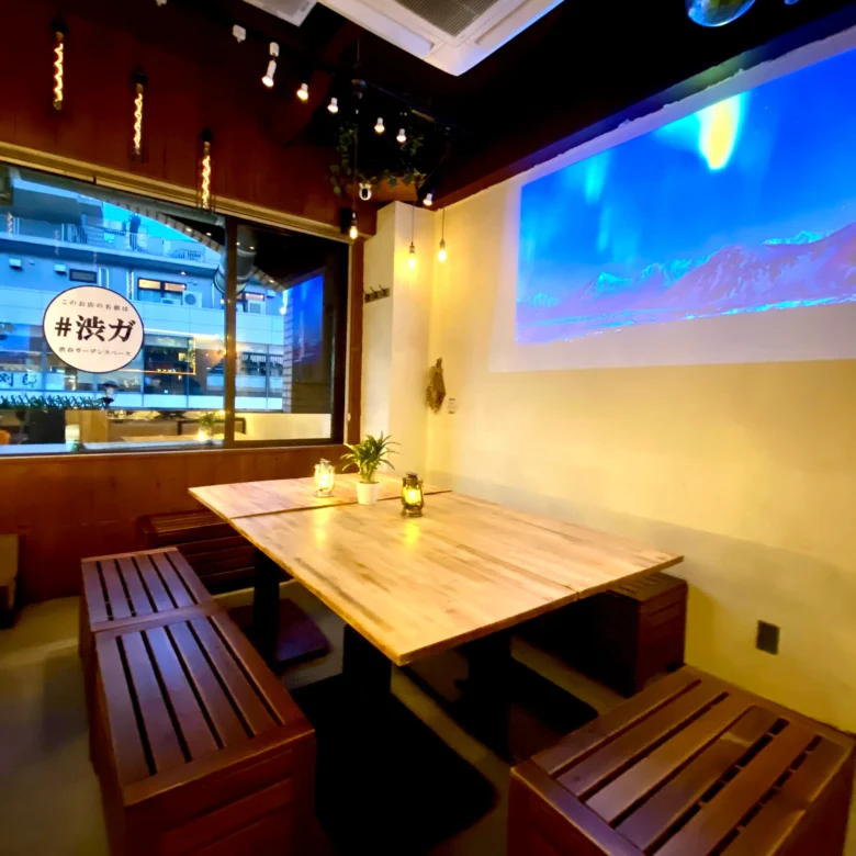 「渋谷ガーデンスペース道玄坂店」は、貸切に特化したおしゃれ居酒屋です！
大画面プロジェクターを使った20人・３0人・40人など大人数貸切はお任せください！